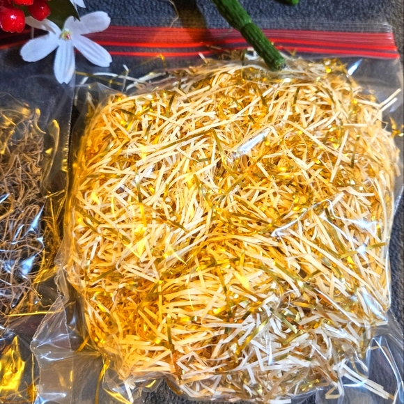 Holiday Craft Supplies Featuring Silk Flowers, Pine Cones And More - Picture 9 of 12